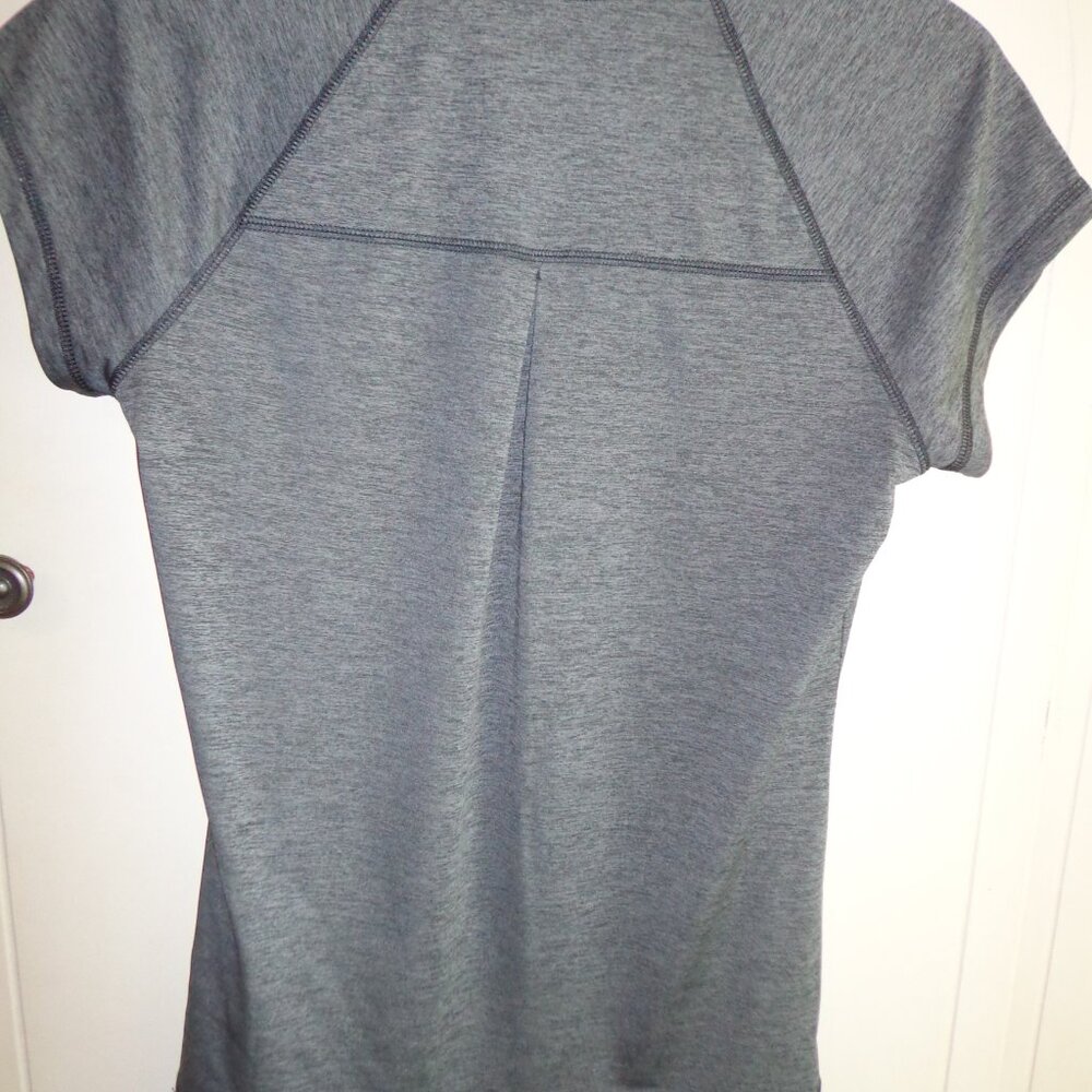 Z By Zella T-Shirt M Heather Charcoal Grey Cap Sleeves Surge Stitched Back Pleat - Picture 2 of 11